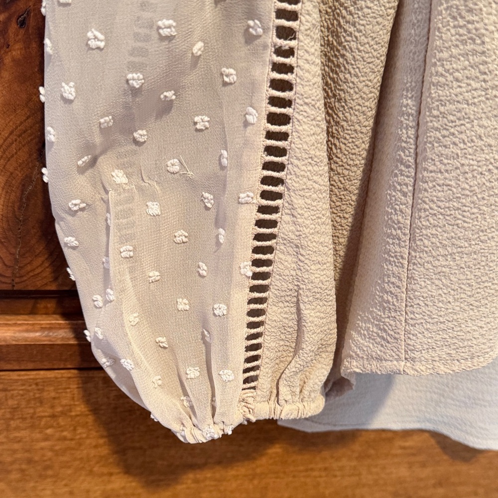 Express Cream V-Neck Blouse with Textured Sleeves - Picture 5 of 6